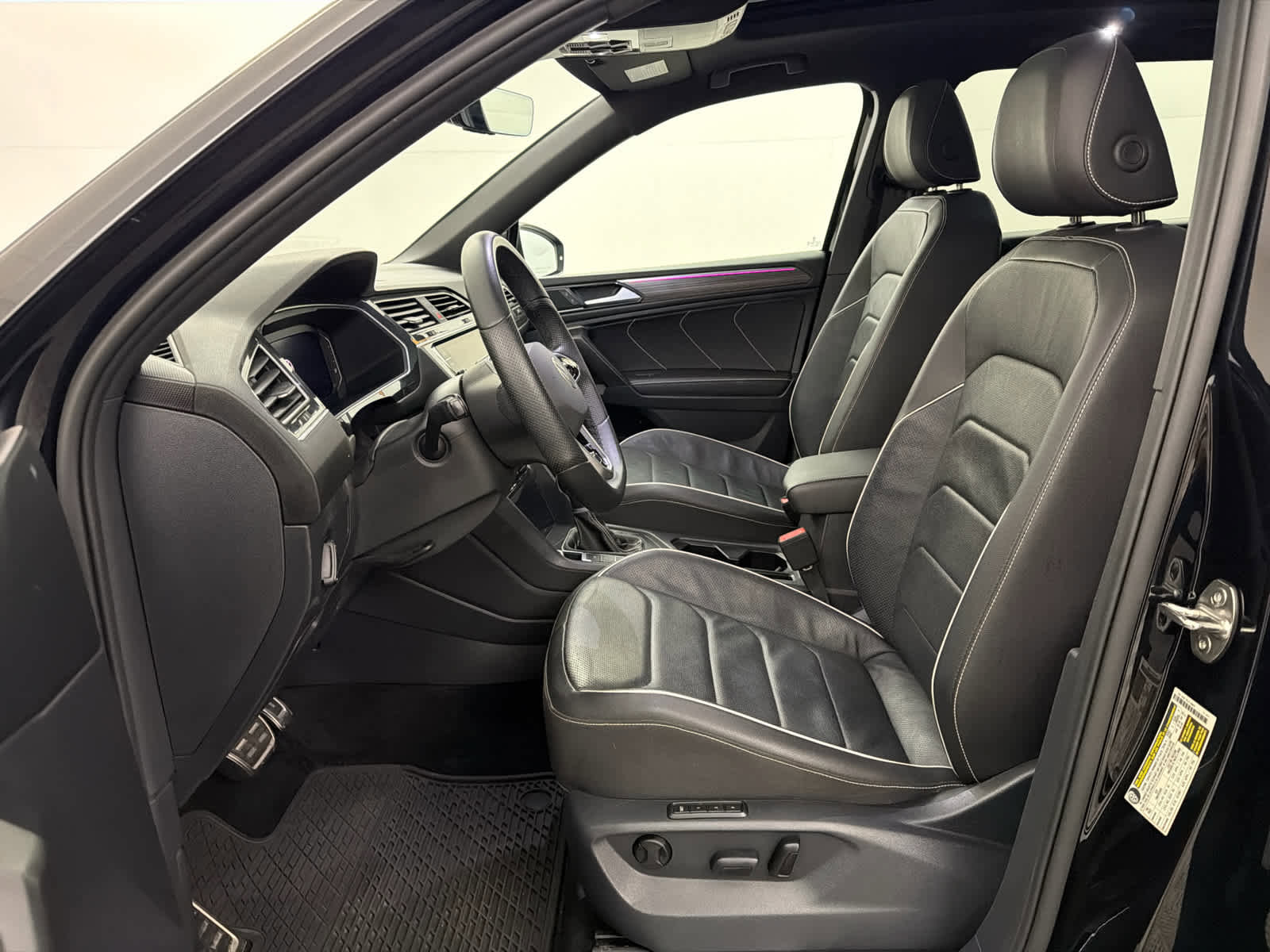 Used 2024 Volkswagen Tiguan SEL R-Line image 14