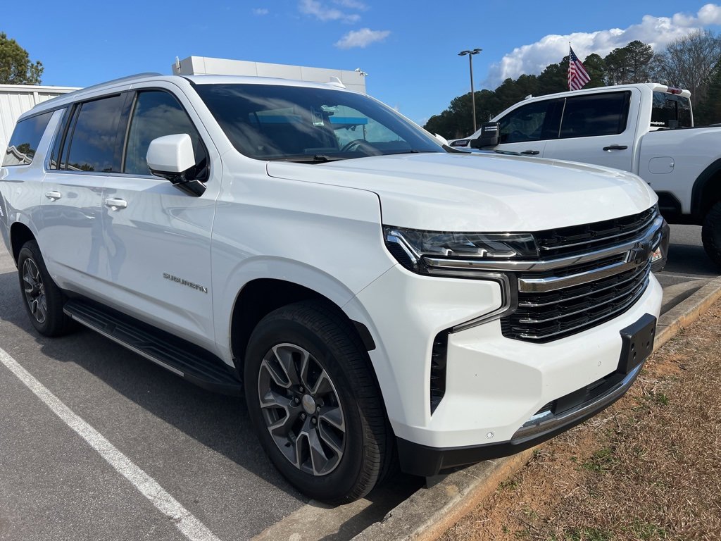 Used 2023 Chevrolet Suburban LT w/ Luxury Package image 8
