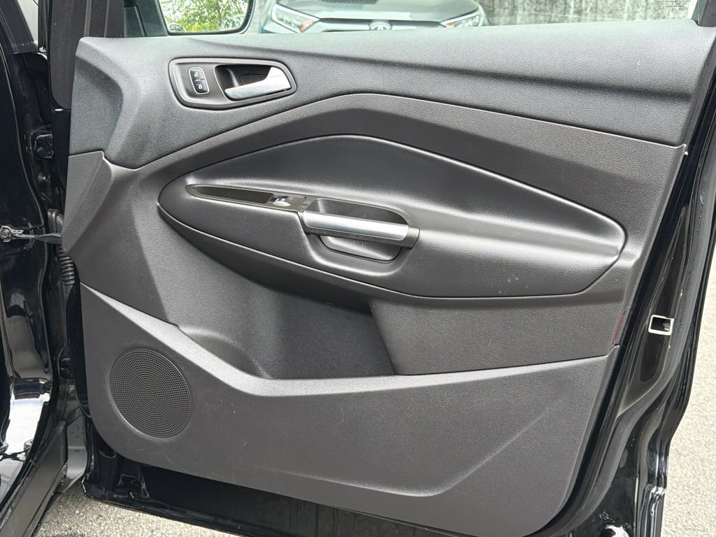 Used 2018 Ford Escape Titanium w/ Ford Safe & Smart Package AWD/4WD image 14
