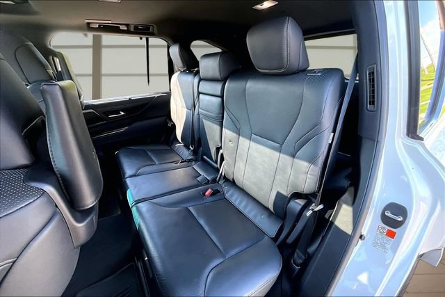 Used 2023 Lexus LX 600 4WD w/ Accessory Package (Z1) image 25