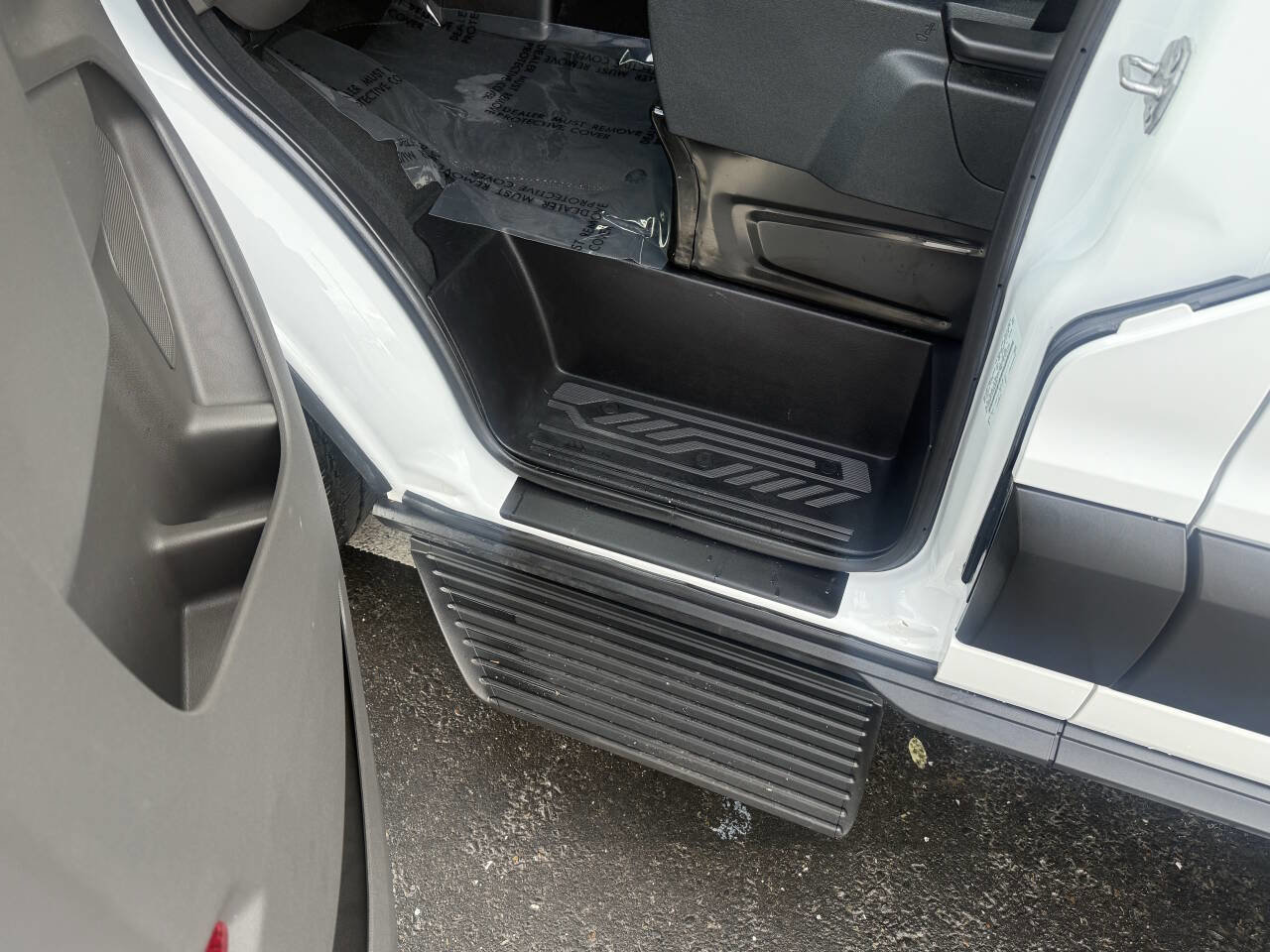 Used 2023 Ford Transit 350 XLT image 10