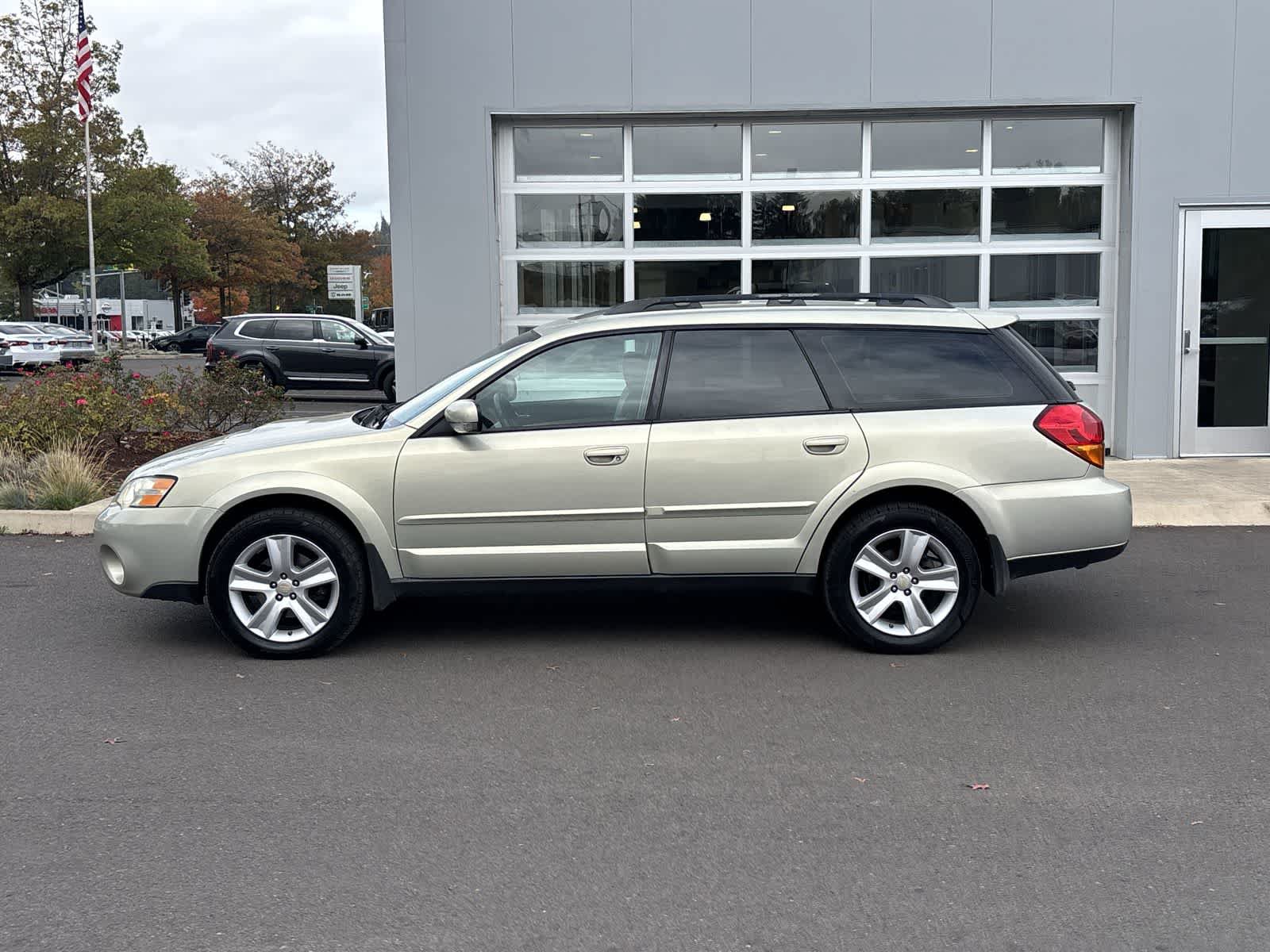 Used 2007 Subaru Outback 2.5XT Limited w/ Popular Equipment Group 2B AWD/4WD image 2