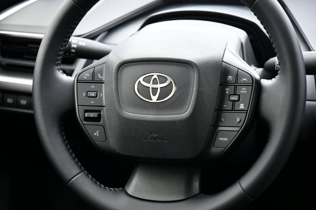 Used 2024 Toyota Prius LE FWD image 25