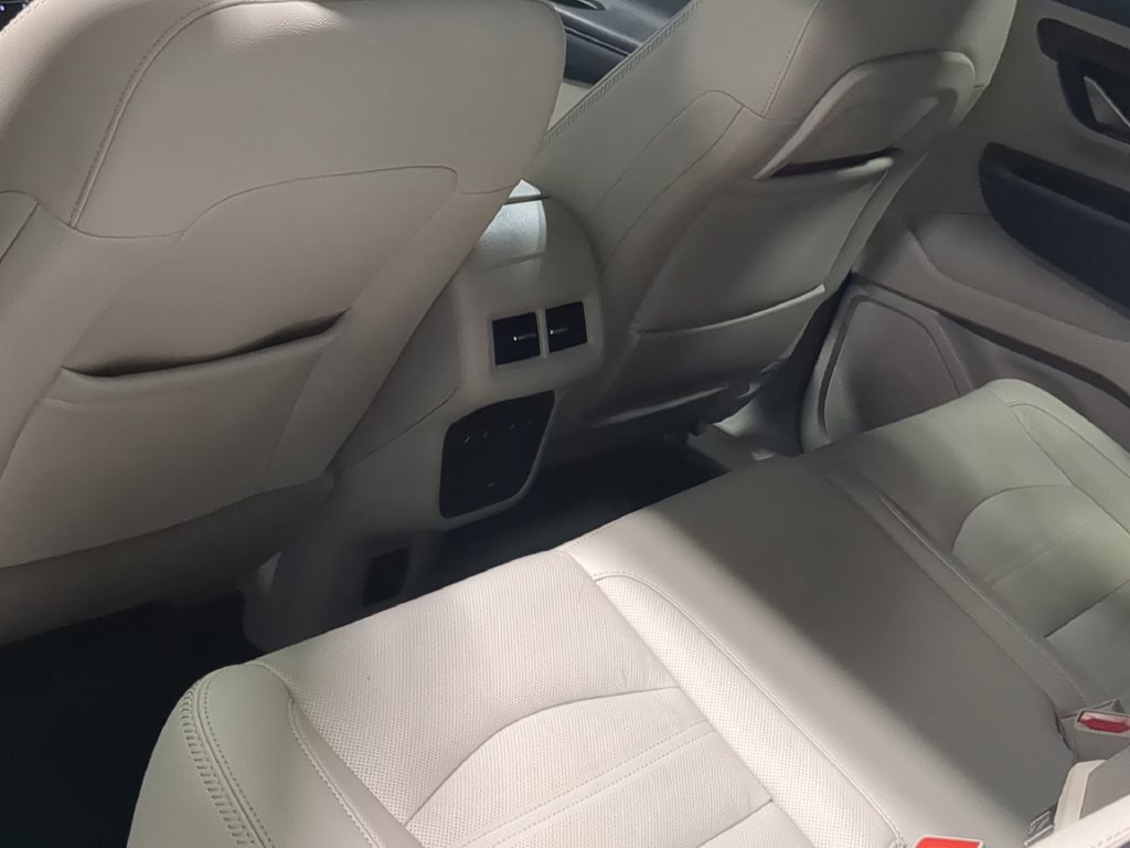 Used 2024 GMC Terrain Denali w/ Denali Premium Package AWD/4WD image 18