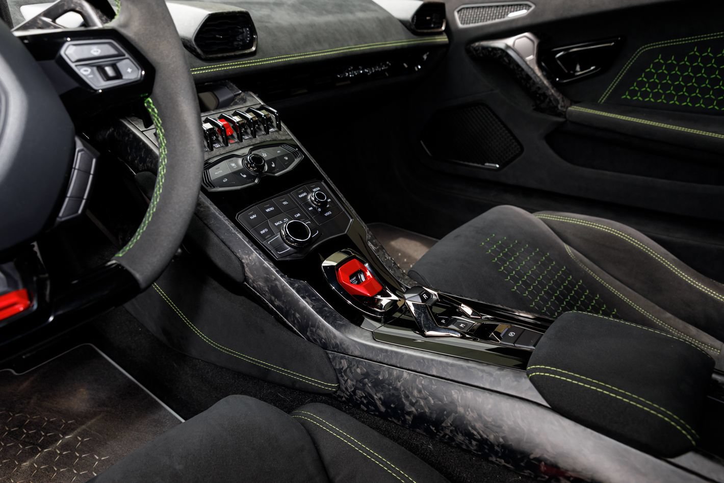 Used 2018 Lamborghini Huracan Performante AWD/4WD image 41