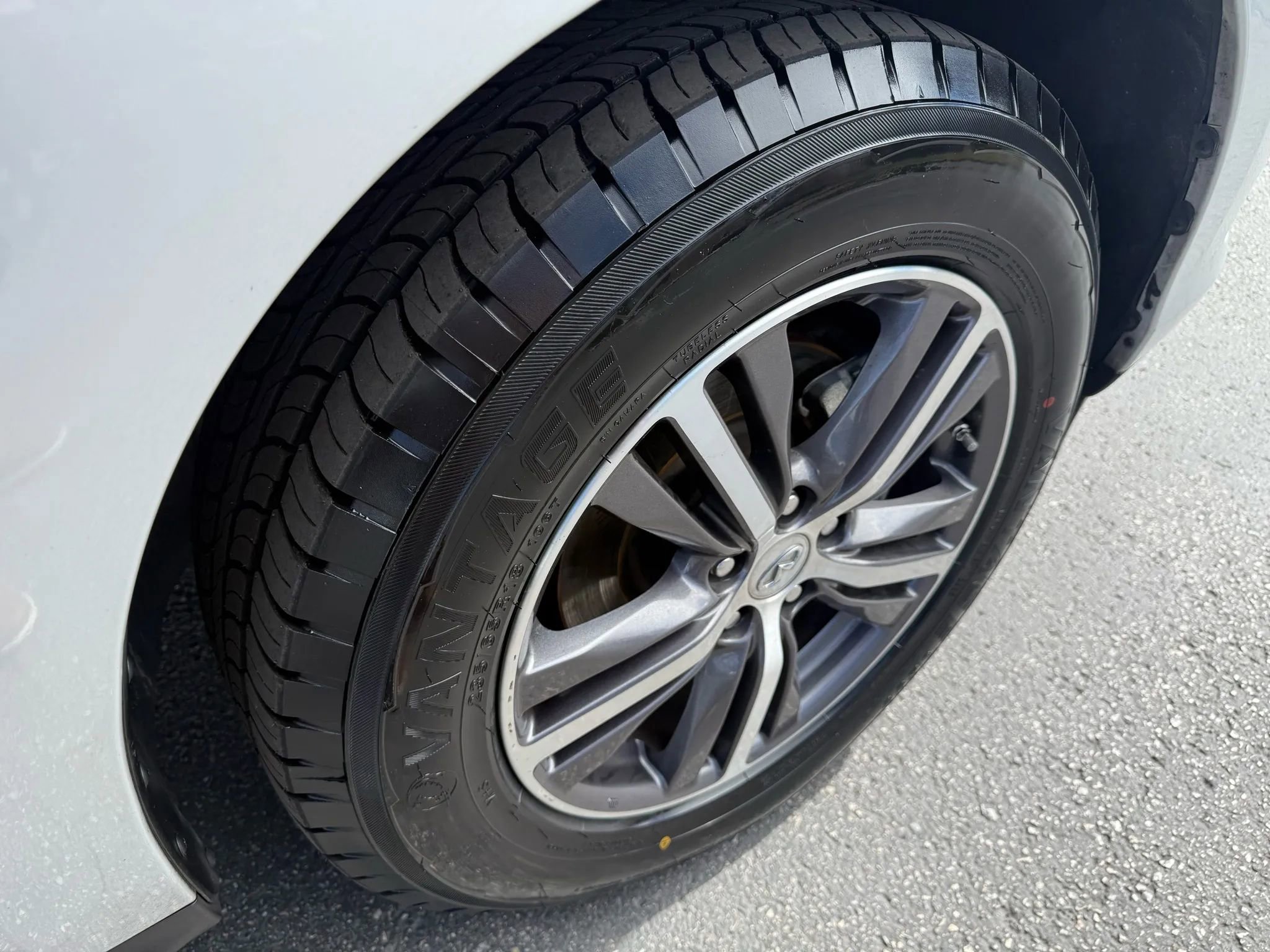Used 2019 INFINITI QX60 Luxe w/ Essential Package image 30