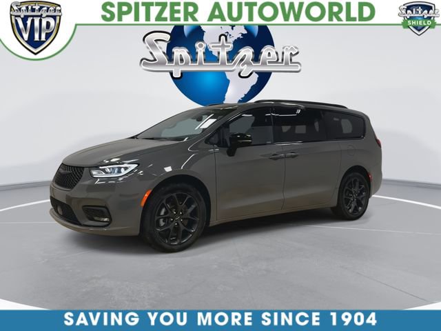 Used 2025 Chrysler Pacifica Limited AWD/4WD image 4
