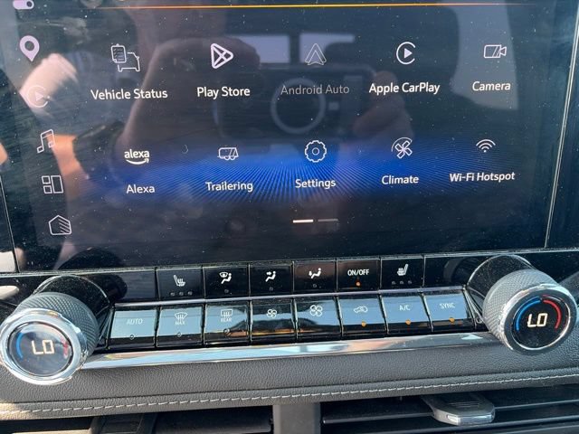 Used 2025 Chevrolet Colorado LT w/ Advanced Trailering Package AWD/4WD image 16