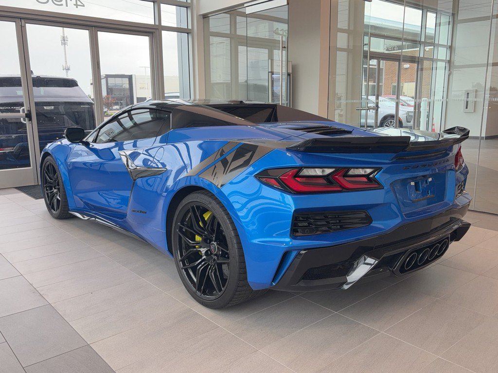 Used 2024 Chevrolet Corvette Z06 RWD image 8
