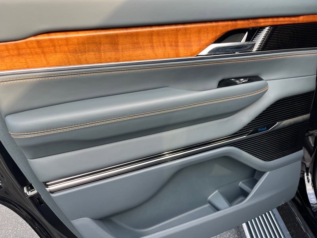 Used 2022 Jeep Grand Wagoneer Series III image 20