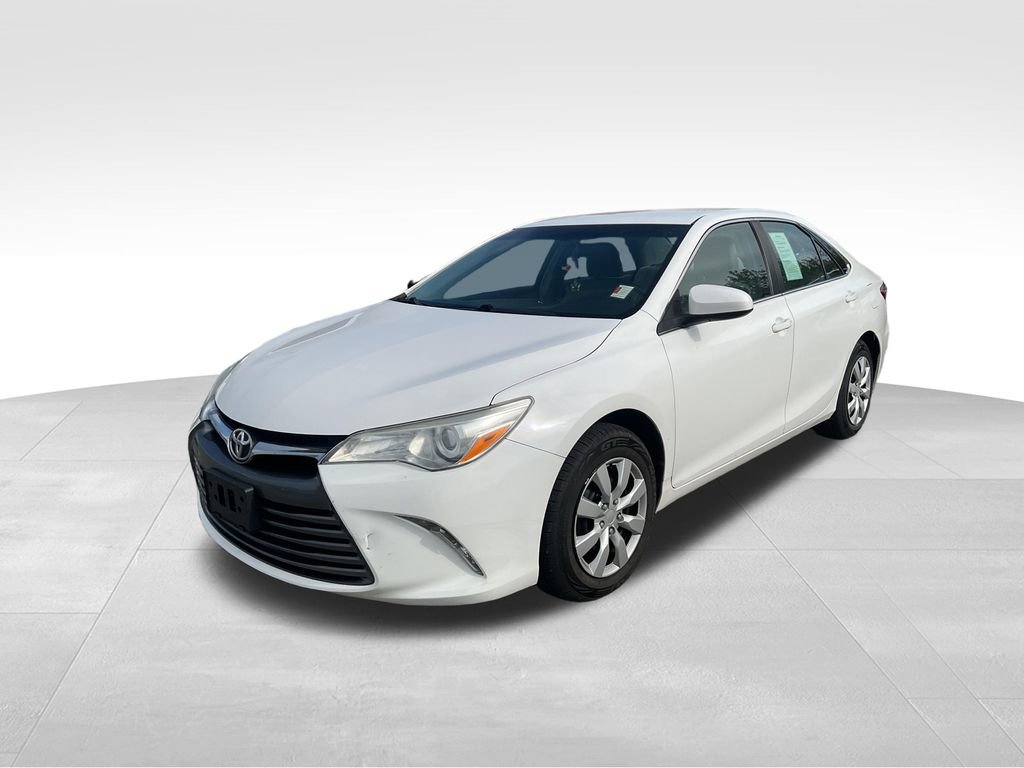 Used 2017 Toyota Camry LE image 4