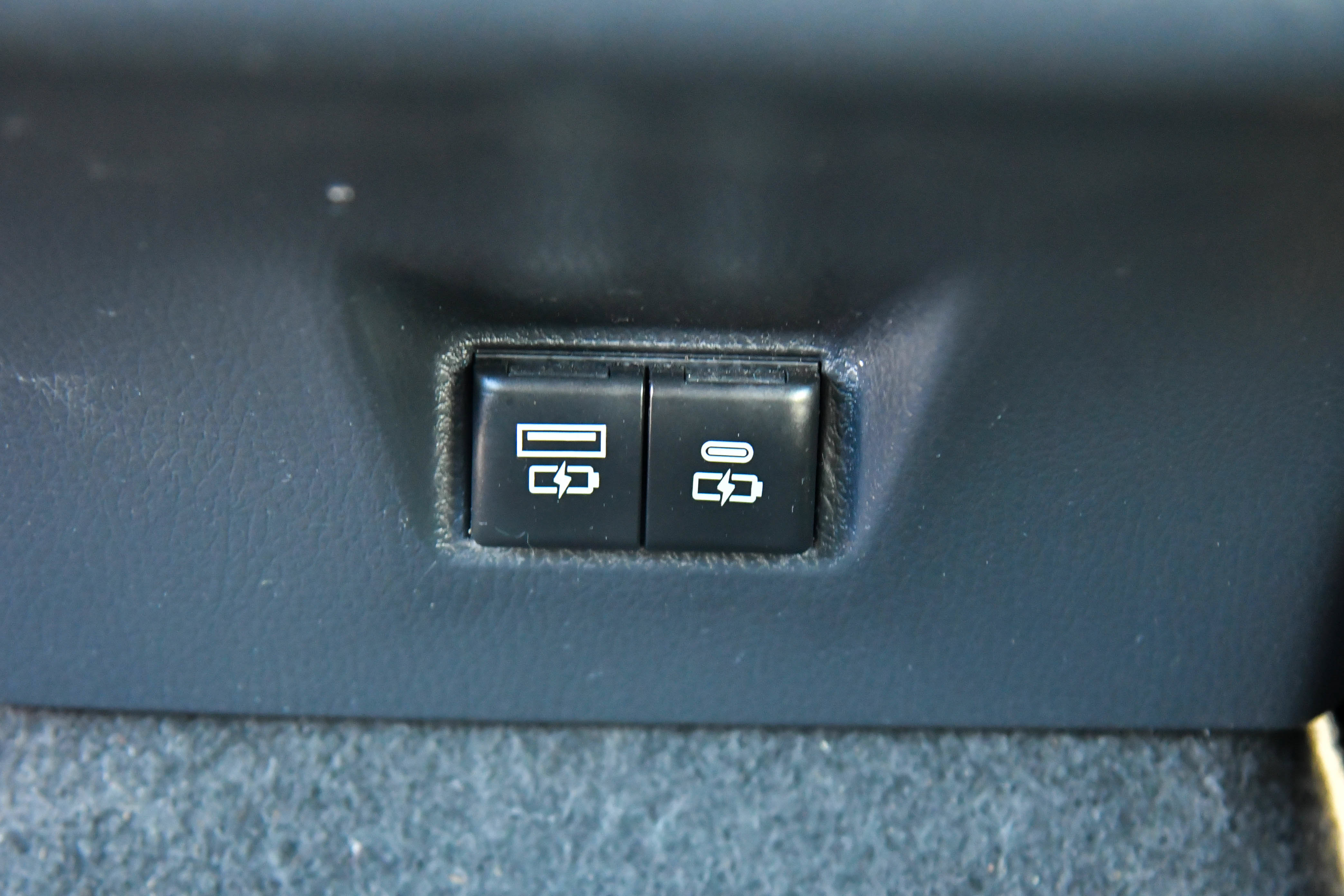 Used 2025 Toyota Camry SE w/ Convenience Package FWD image 40