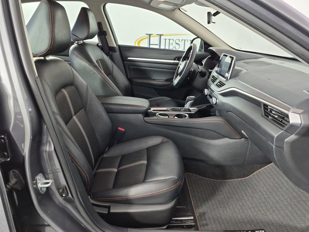 Used 2025 Nissan Altima 2.5 SR FWD image 35