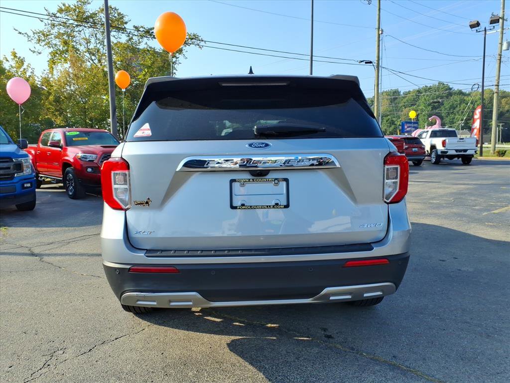 Used 2023 Ford Explorer XLT w/ Equipment Group 202A image 4