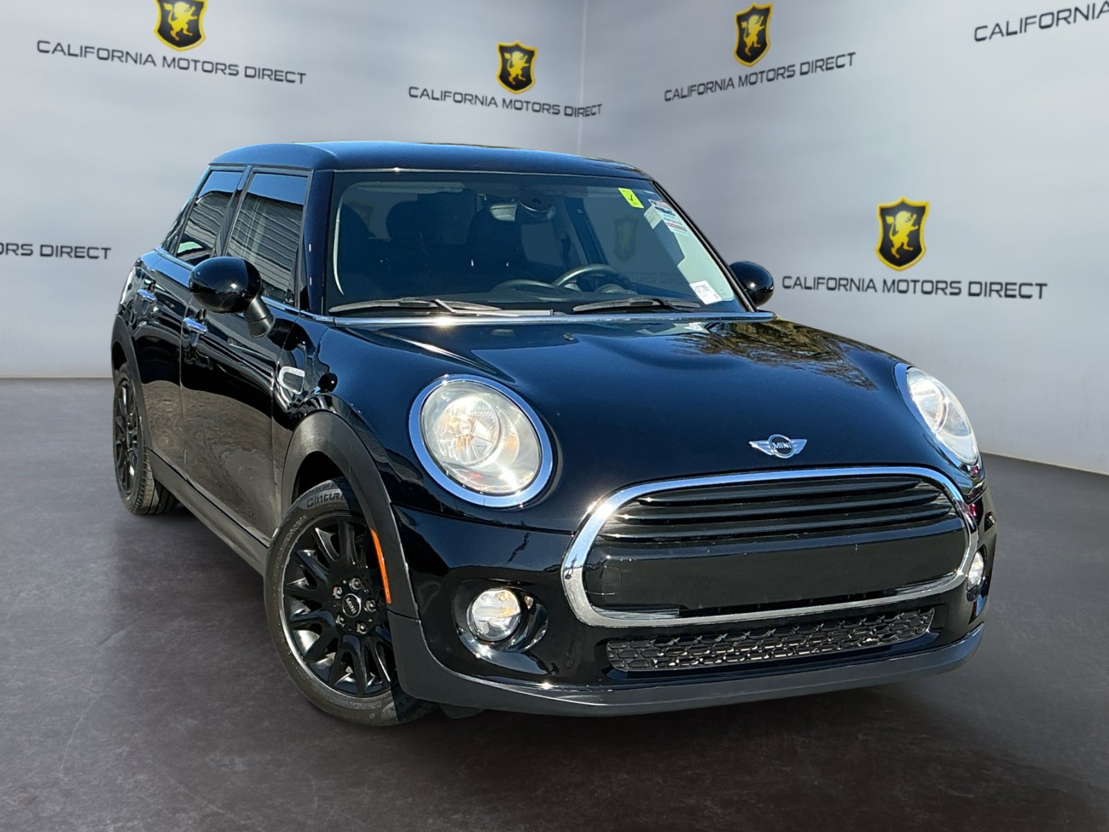 Used 2017 MINI Cooper 4-Door Hardtop FWD image 3