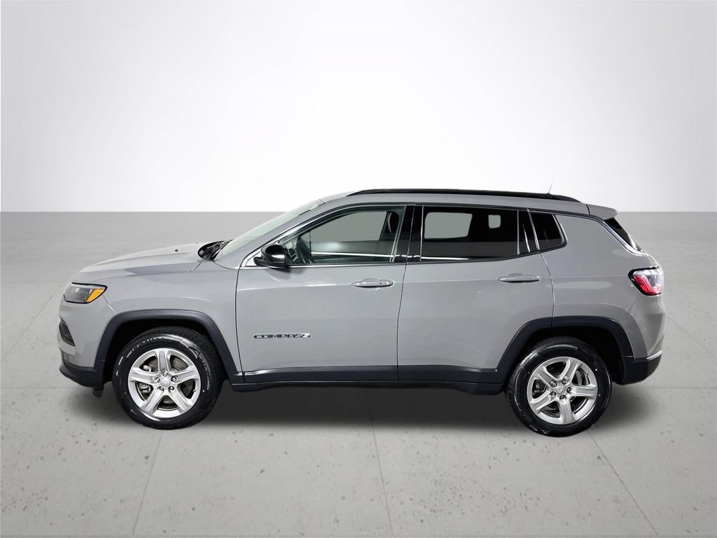 Used 2023 Jeep Compass Latitude w/ Convenience Group AWD/4WD image 9