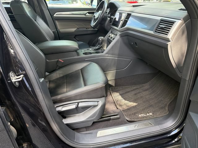 Used 2021 Volkswagen Atlas Cross Sport SE w/ Panoramic Sunroof Package FWD image 13