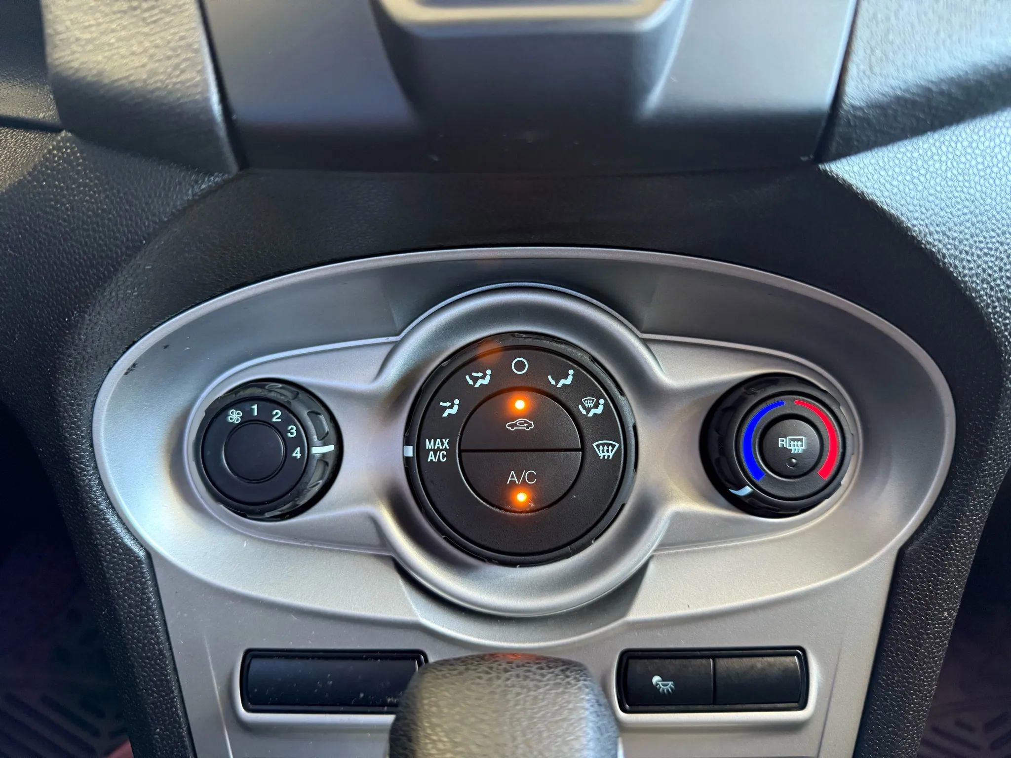 Used 2017 Ford Fiesta SE image 17