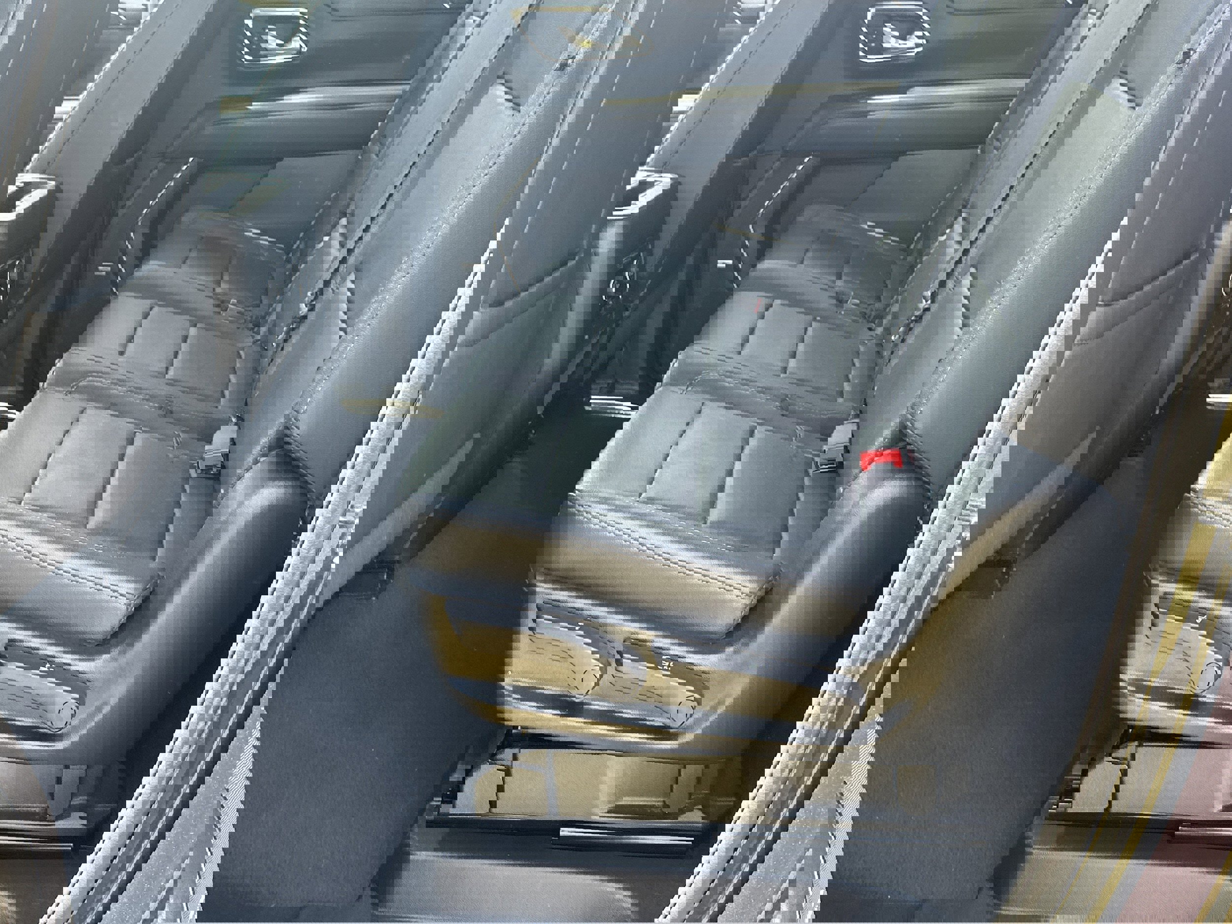 Used 2024 Chevrolet Suburban LT image 21