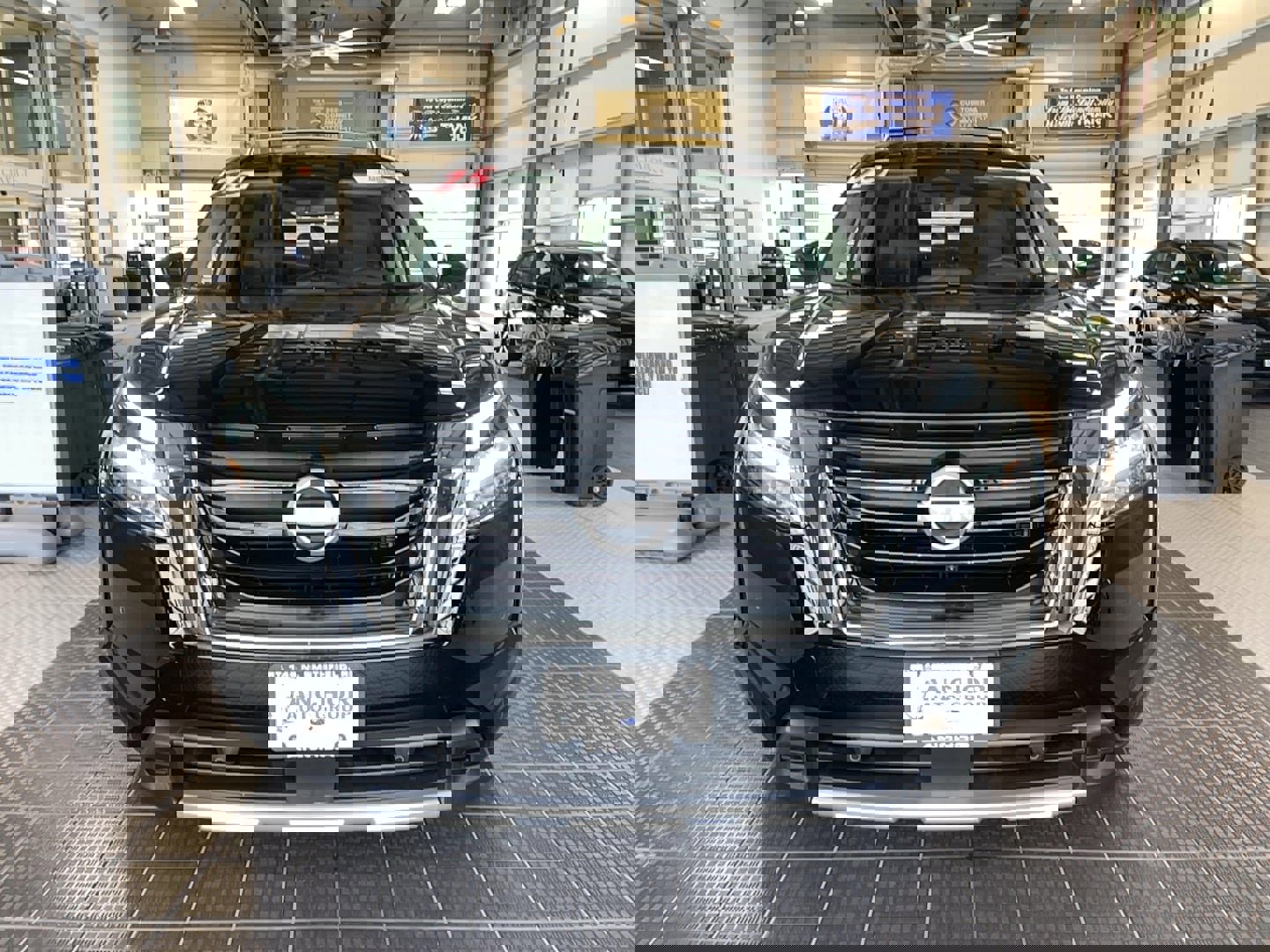 Used 2025 Nissan Pathfinder Platinum AWD/4WD image 2