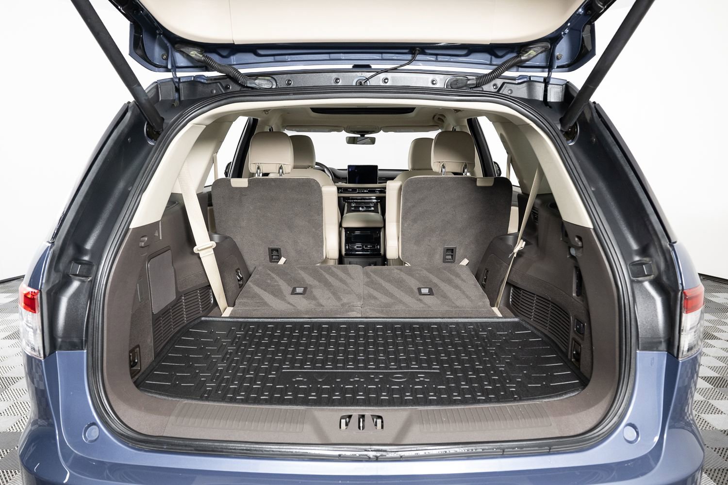 Used 2021 Lincoln Aviator Reserve w/ Class IV Trailer Tow Package image 22