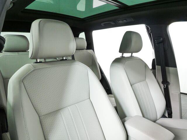 Used 2024 Volkswagen Tiguan SE R-Line FWD image 14