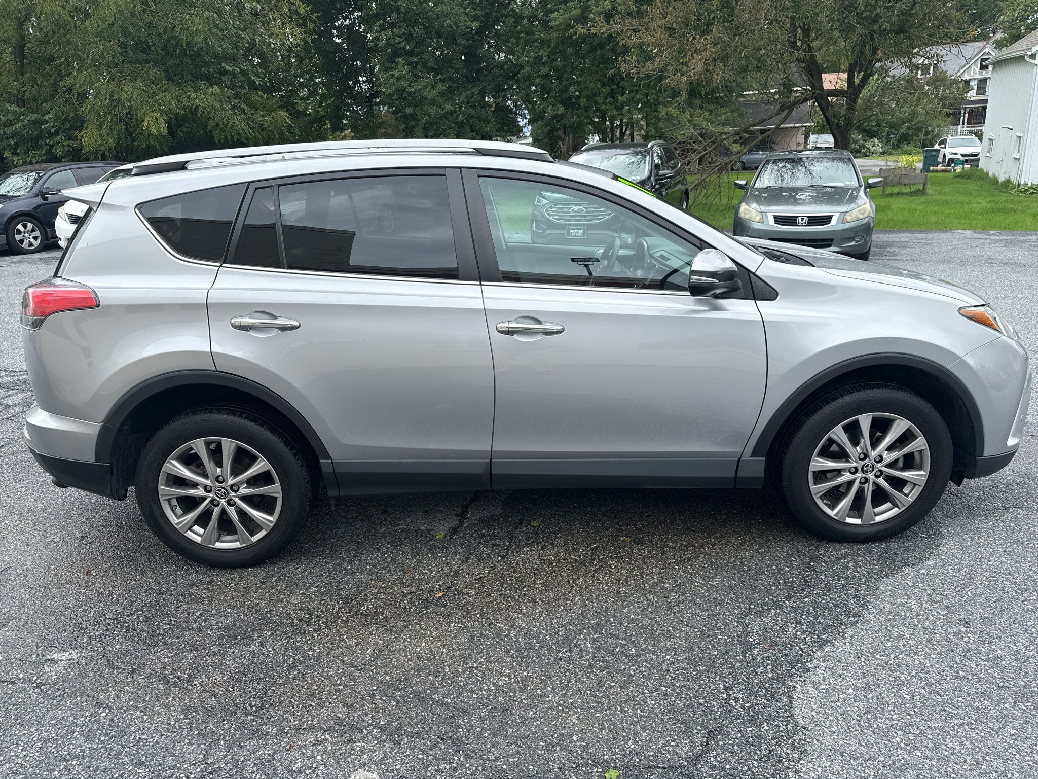 Used 2017 Toyota RAV4 Limited w/ Advanced Technology Package AWD/4WD image 6