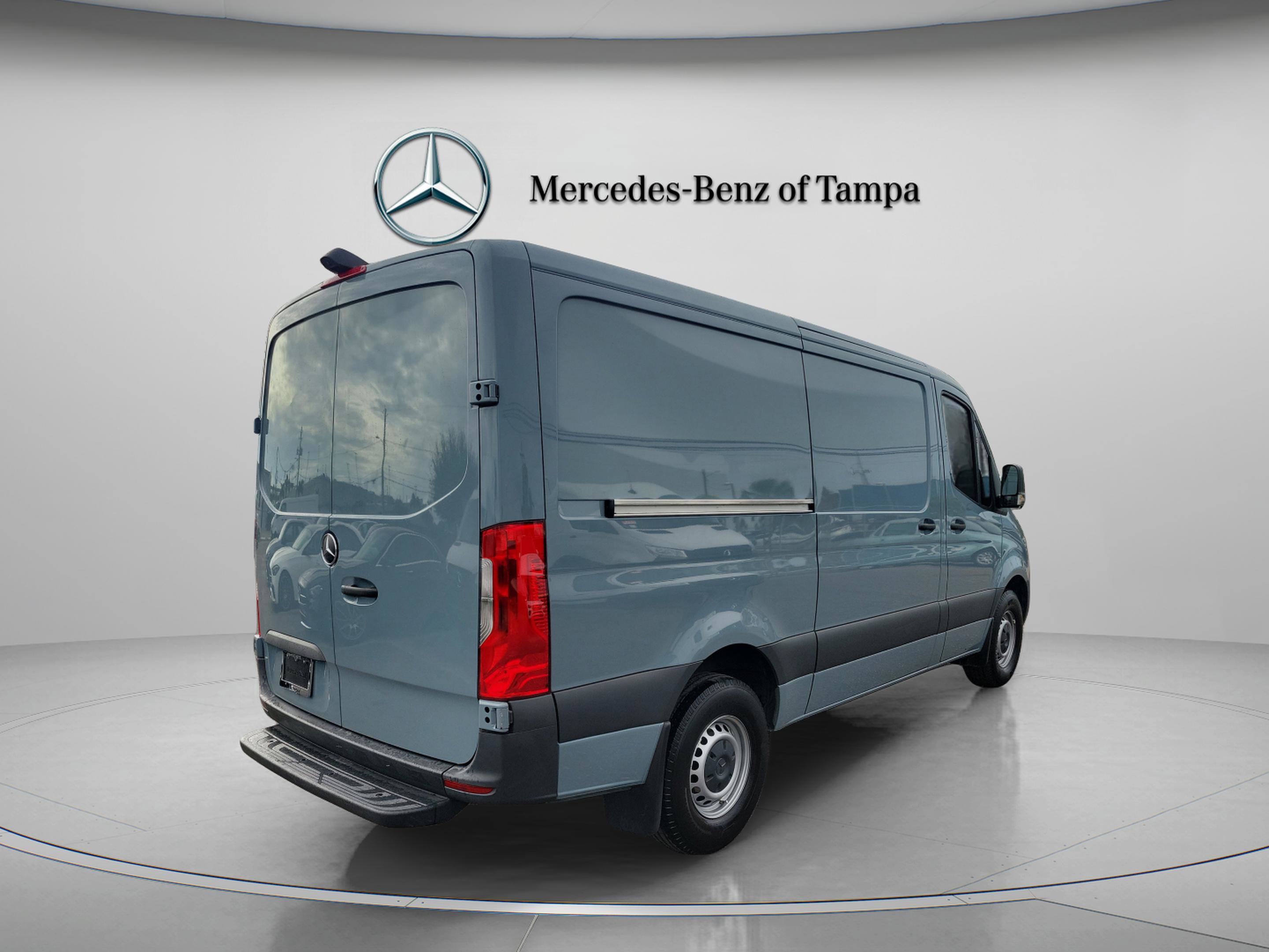 Used 2024 Mercedes-Benz Sprinter 2500 image 3