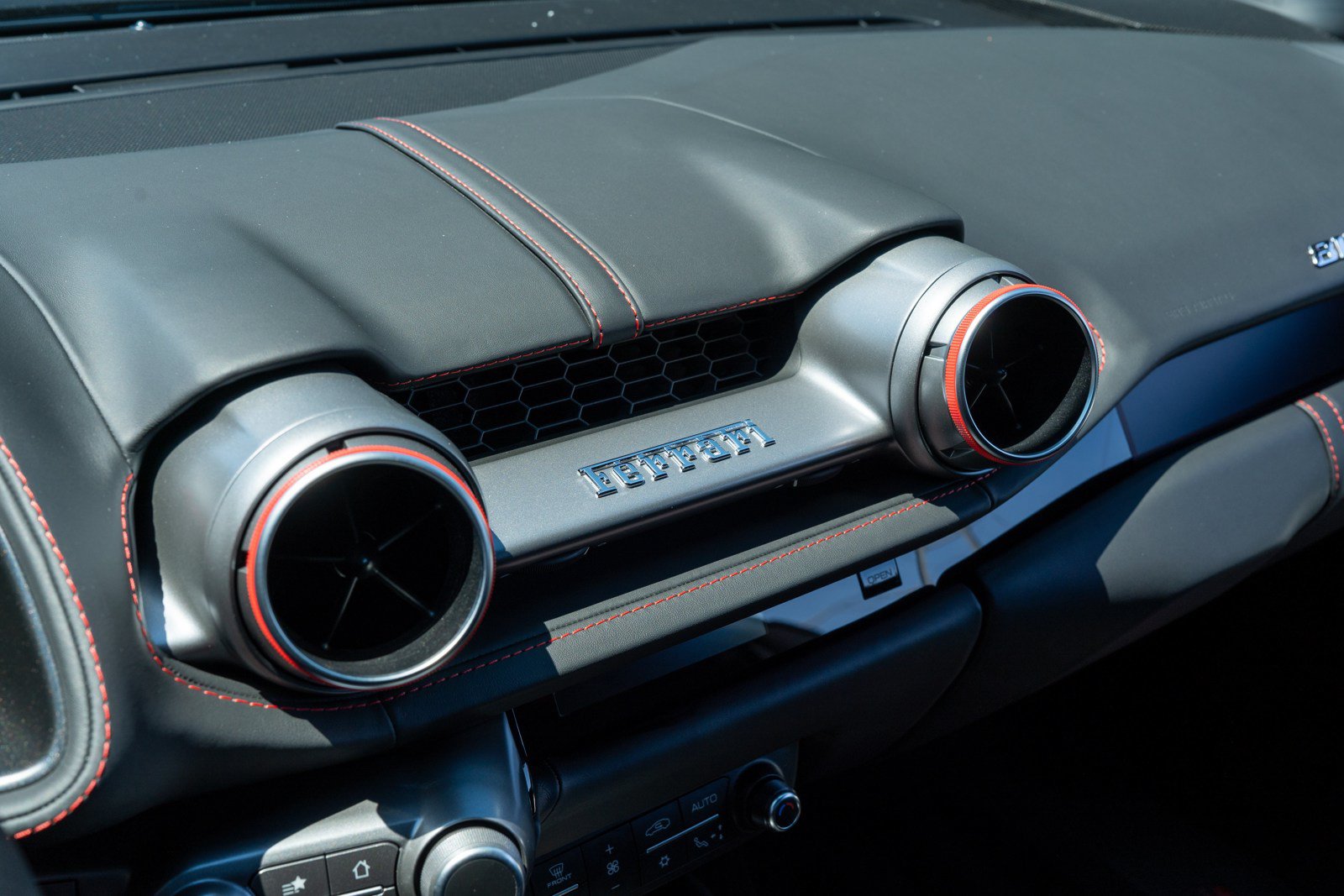 Used 2022 Ferrari 812 GTS RWD image 43