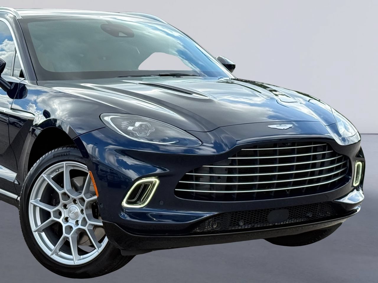 Used 2021 Aston Martin DBX AWD/4WD image 2
