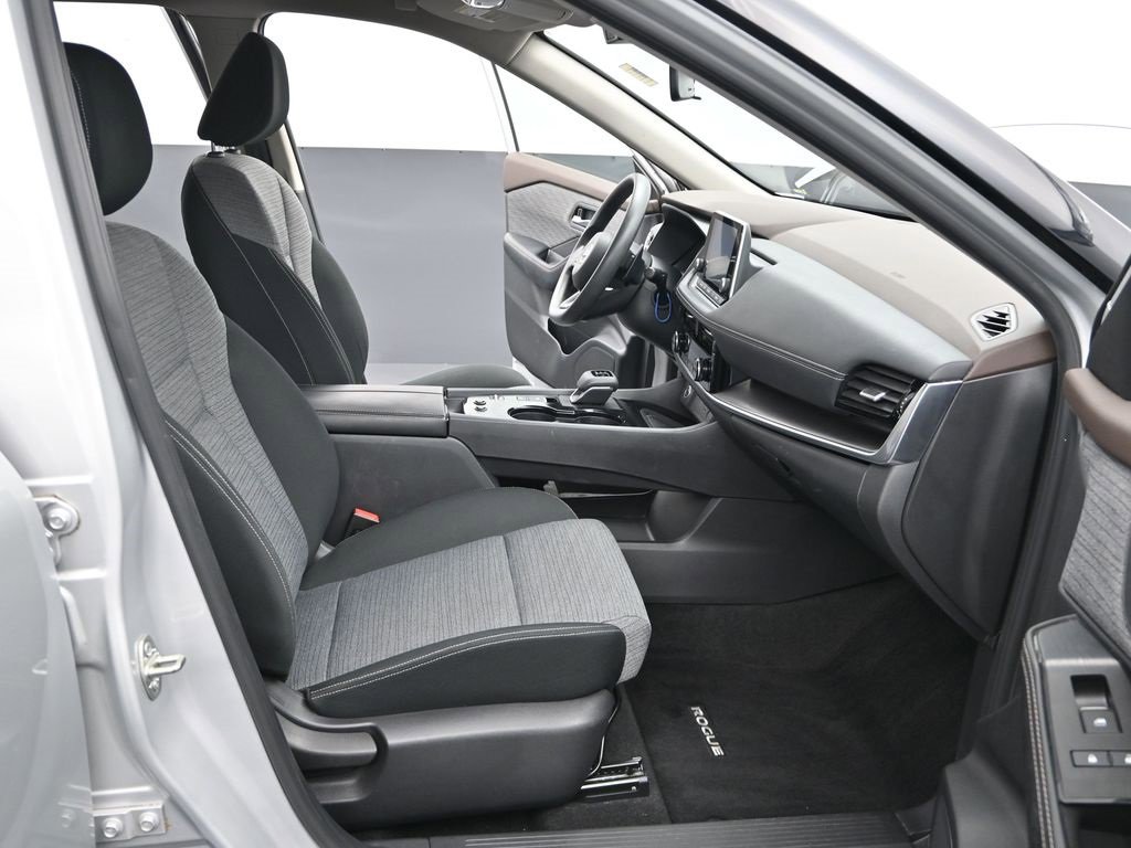 Used 2021 Nissan Rogue SV image 11