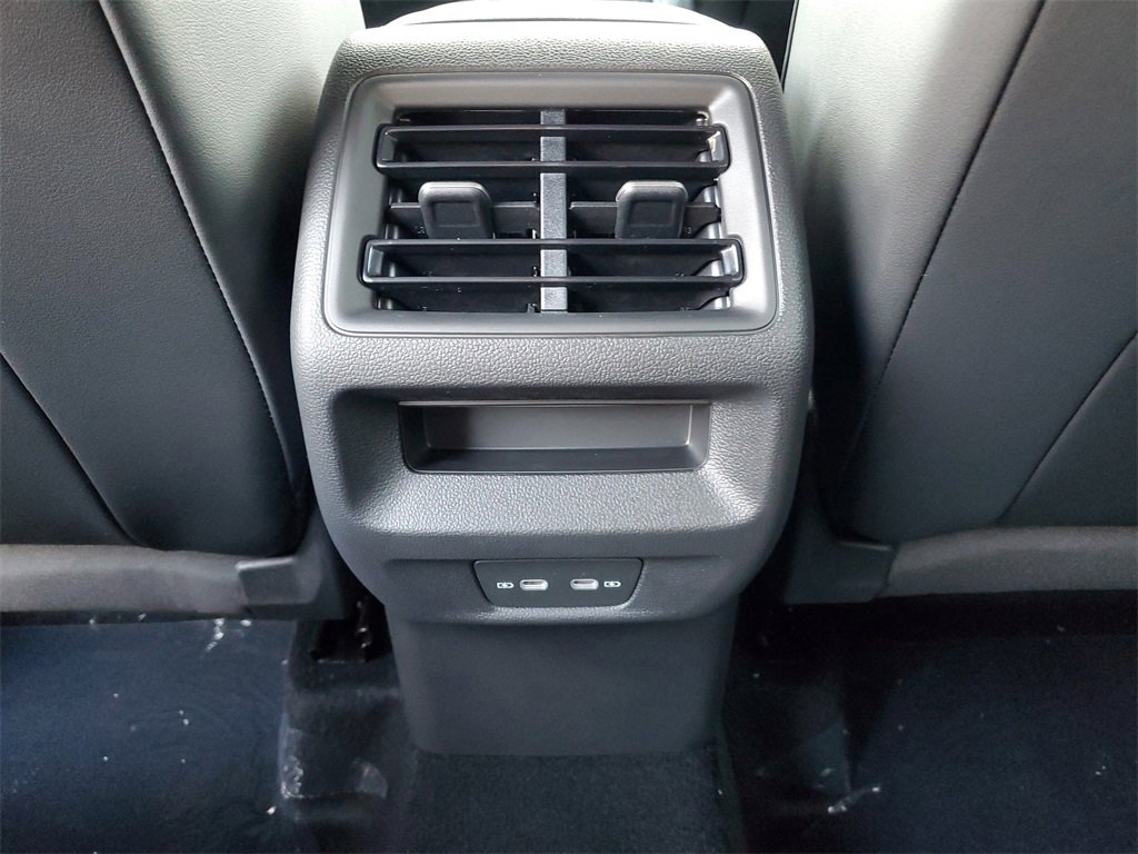 New 2026 Volkswagen Tiguan SE R-Line image 13