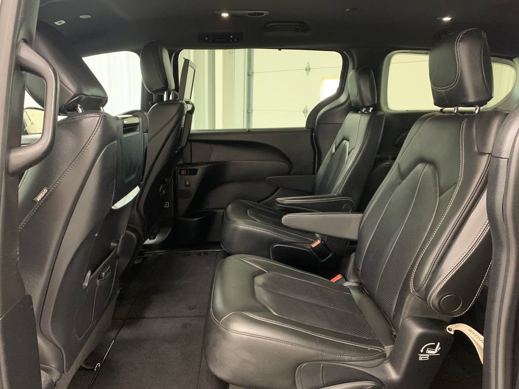 Used 2019 Chrysler Pacifica Touring-L Plus w/ Advanced Safetytec Group FWD image 20