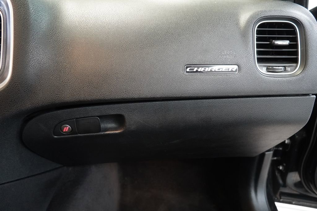 Used 2017 Dodge Charger SXT w/ AWD Plus Group image 37