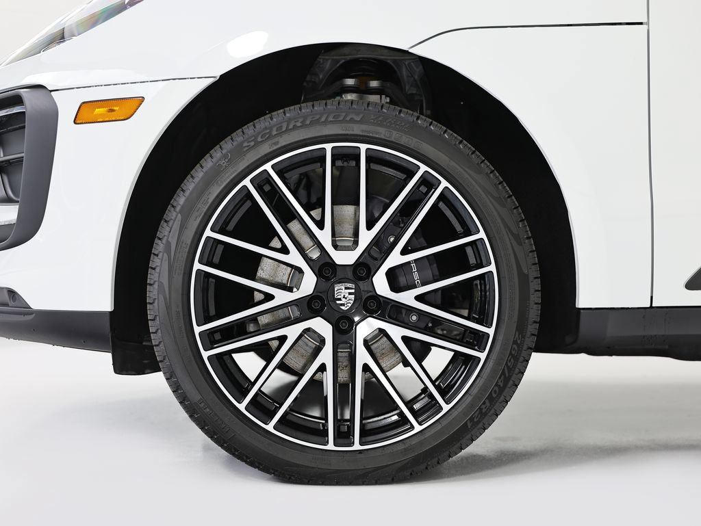 New 2026 Porsche Macan AWD/4WD image 13