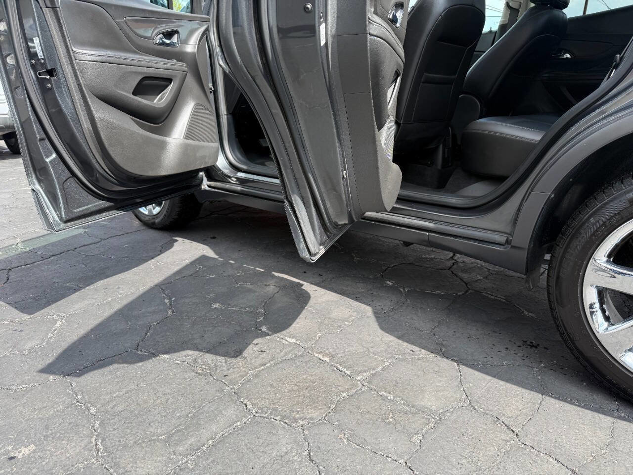 Used 2018 Buick Encore Essence w/ Experience Buick Package AWD/4WD image 7