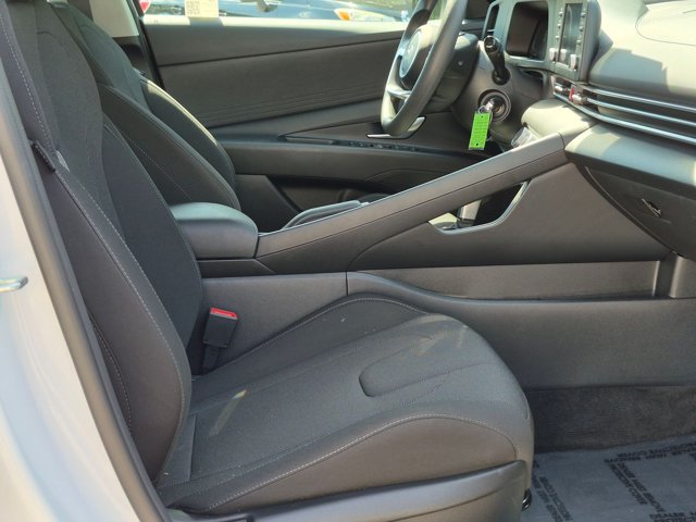 Used 2025 Hyundai Elantra SE FWD image 18