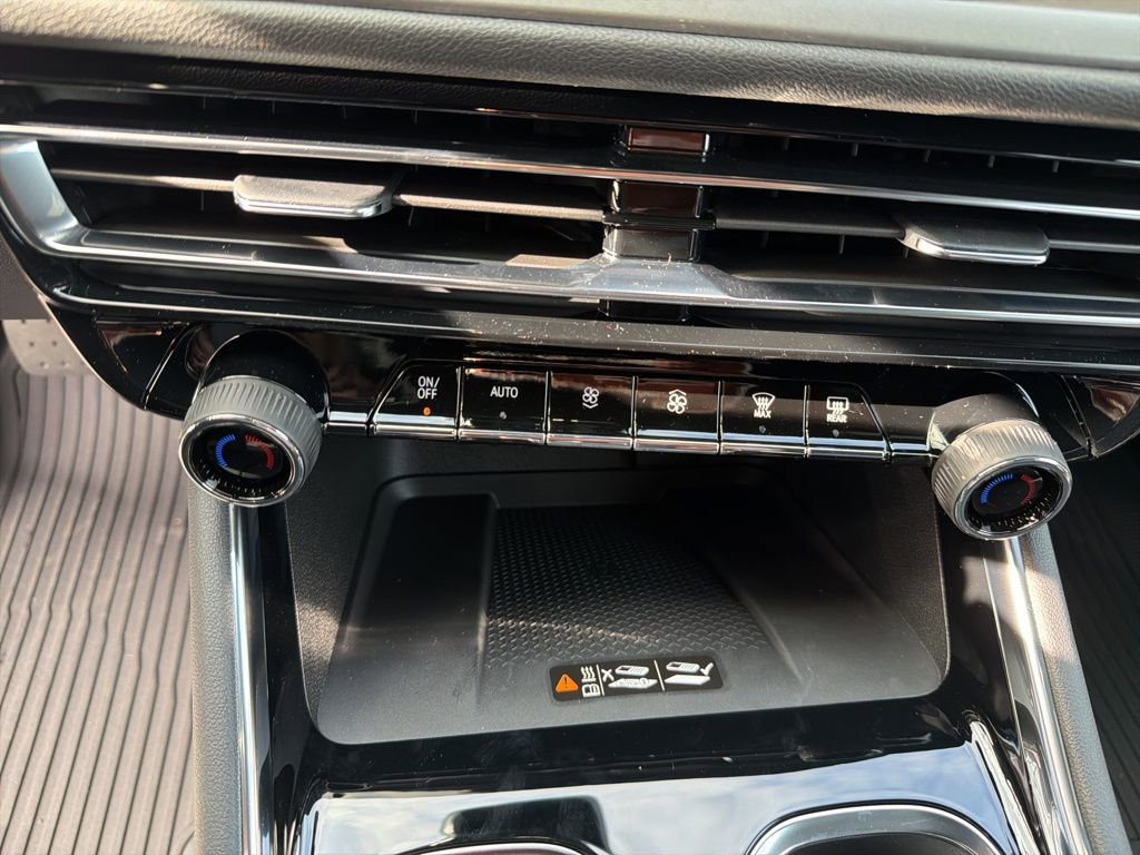 New 2026 Chevrolet Traverse LT w/ Midnight/Sport Edition image 17