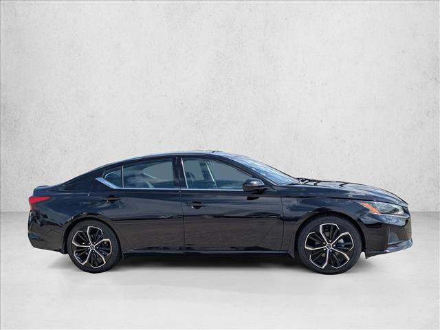 Used 2023 Nissan Altima 2.5 SR w/ SR Premium Package FWD image 4