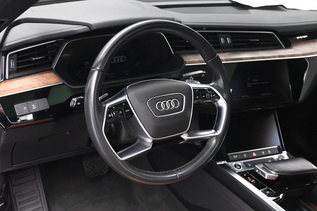 Used 2022 Audi e-tron Premium AWD/4WD image 28