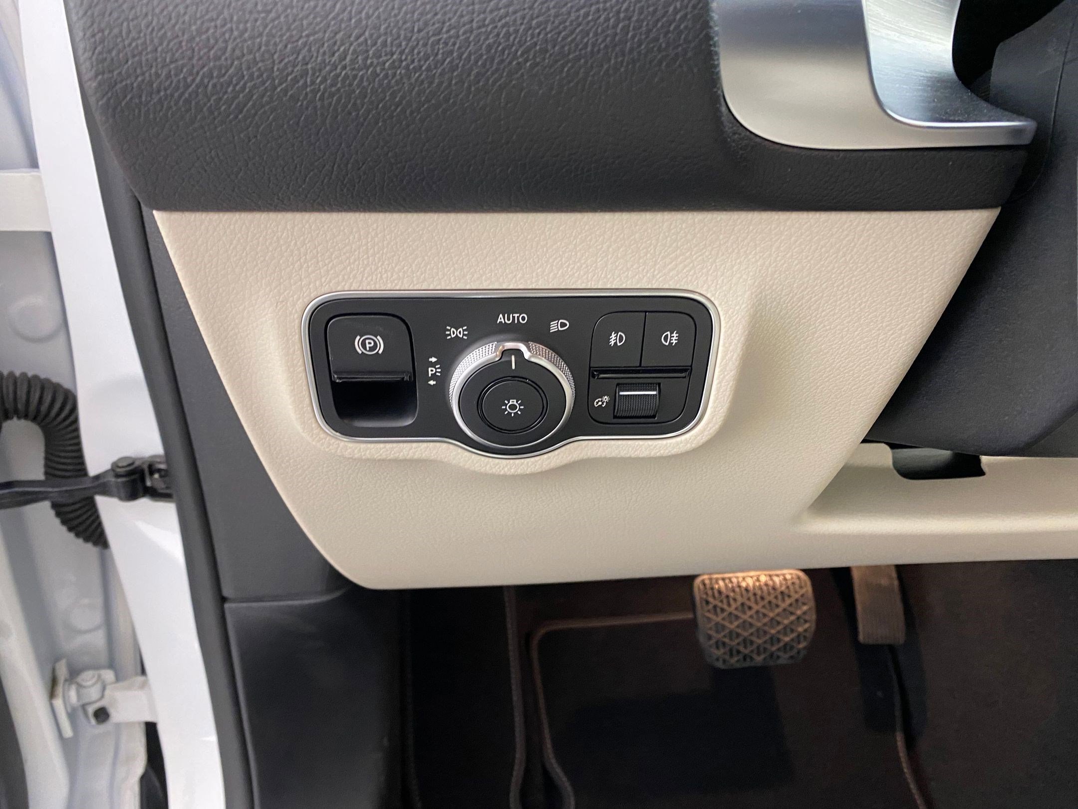 New 2025 Mercedes-Benz GLB 250 4MATIC image 17