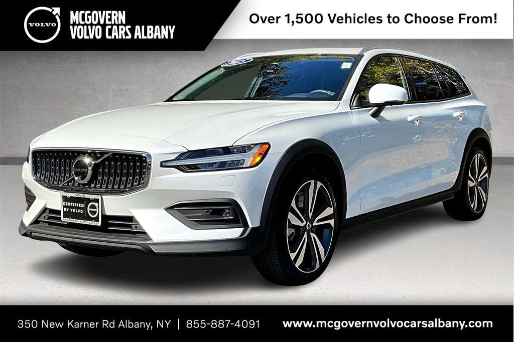 Certified 2025 Volvo V60 B5 Cross Country Plus w/ Protection Package Premier