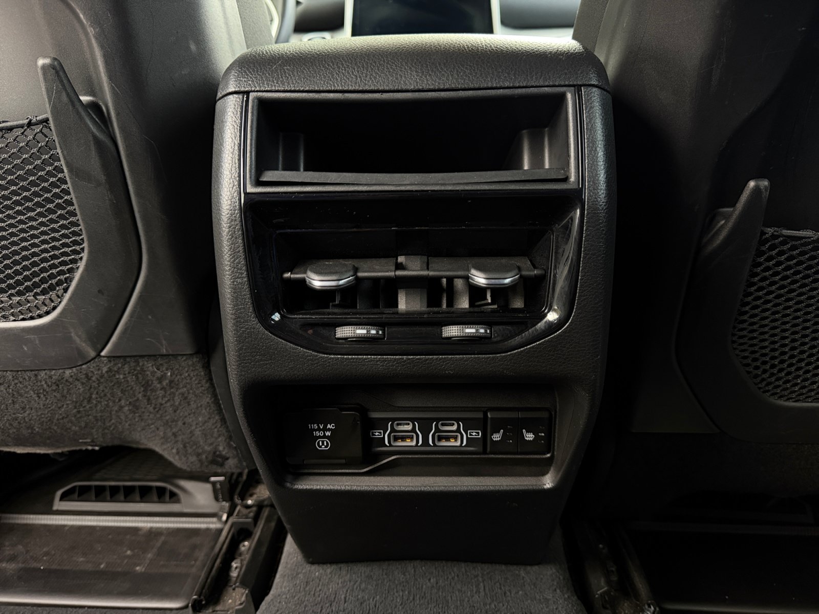 Used 2023 Jeep Grand Cherokee Limited w/ Black Appearance Package AWD/4WD image 18