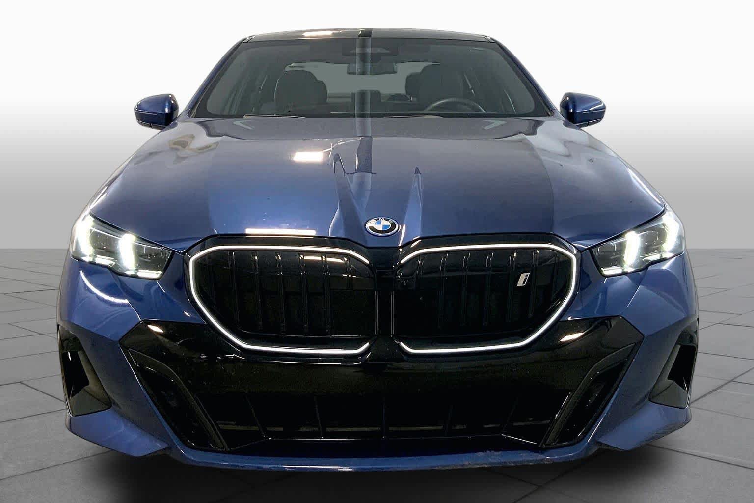 Used 2025 BMW i5 xDrive40 w/ Executive Package AWD/4WD image 3