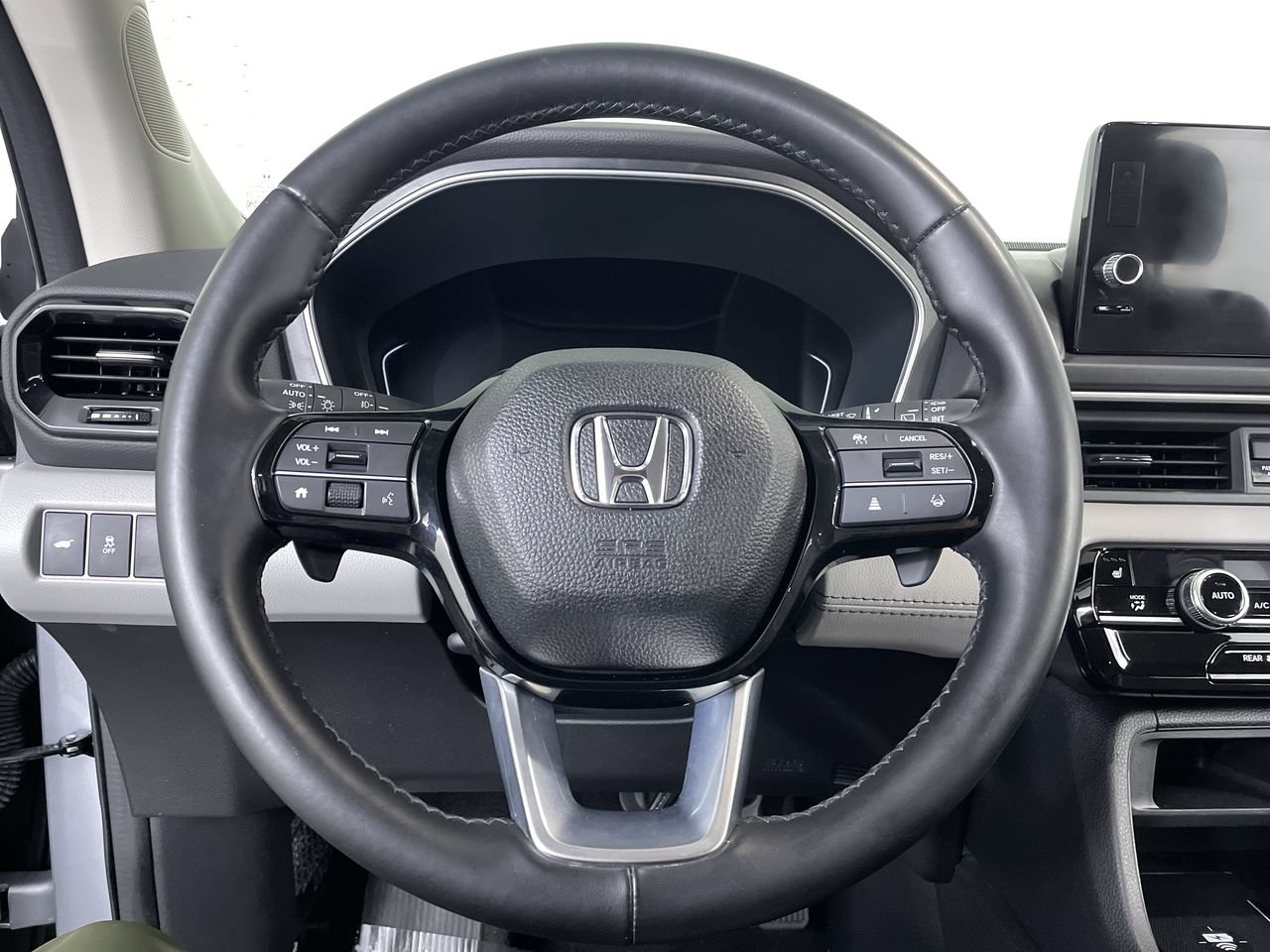 Used 2023 Honda Pilot EX-L image 13