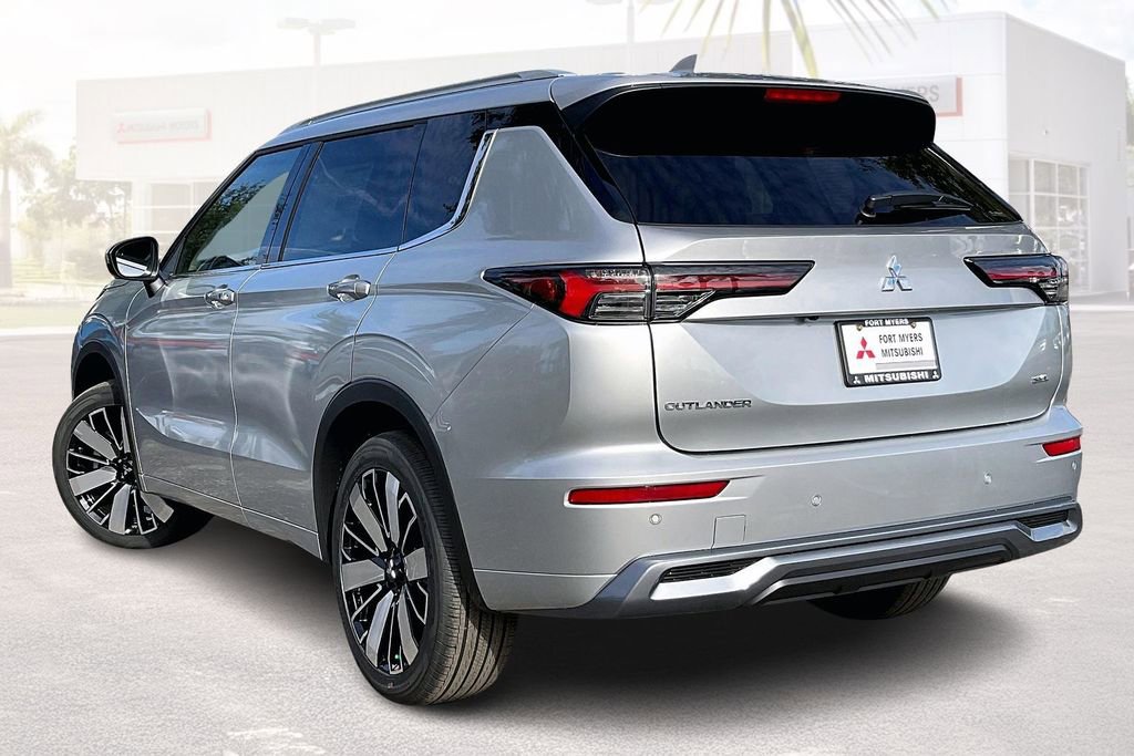 New 2026 Mitsubishi Outlander SEL image 3