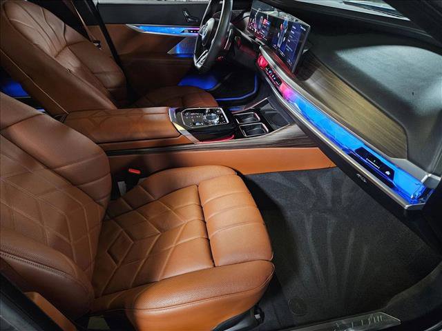 Certified 2023 BMW 760i xDrive w/ Executive Package AWD/4WD image 21
