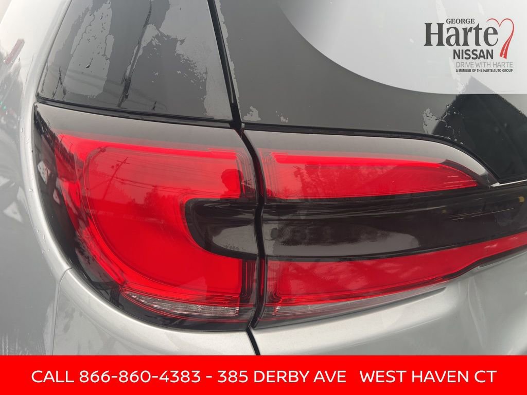 Used 2024 Chrysler Pacifica Touring-L image 18