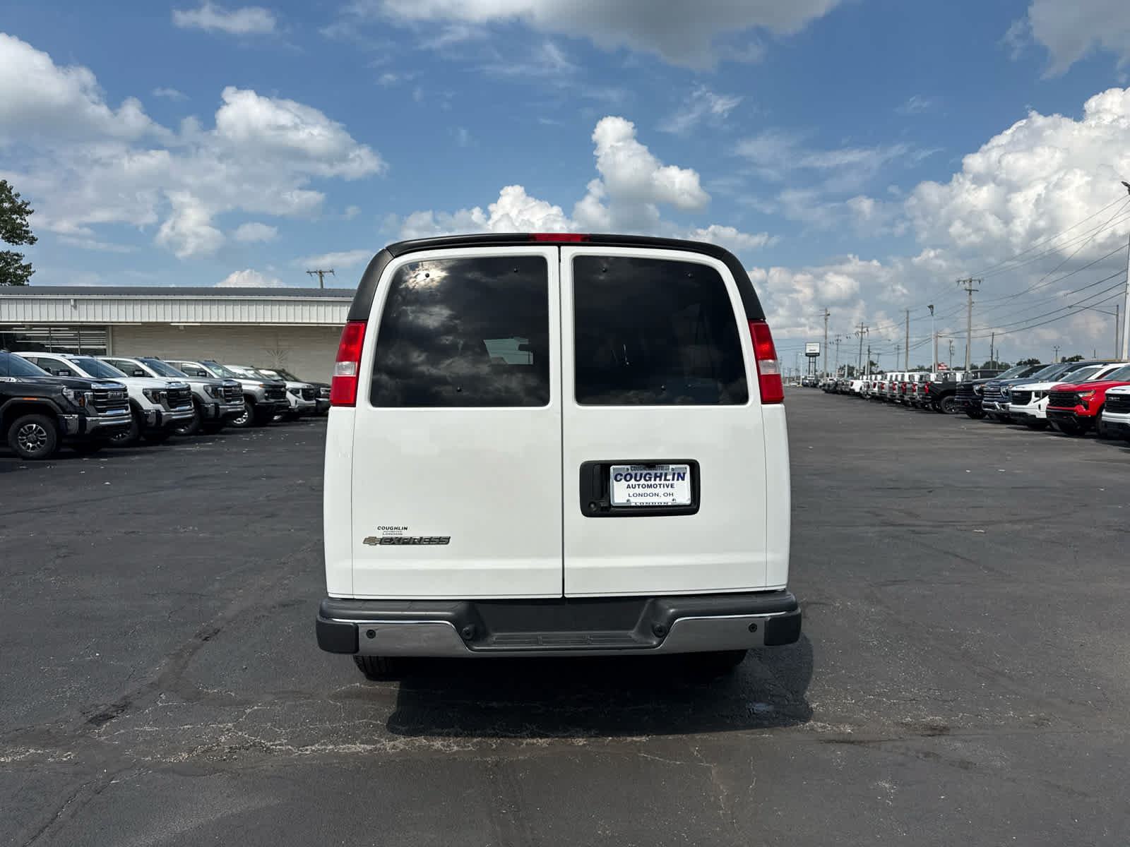 Certified 2024 Chevrolet Express 3500 LT w/ LT Preferred Equipment Group RWD image 4
