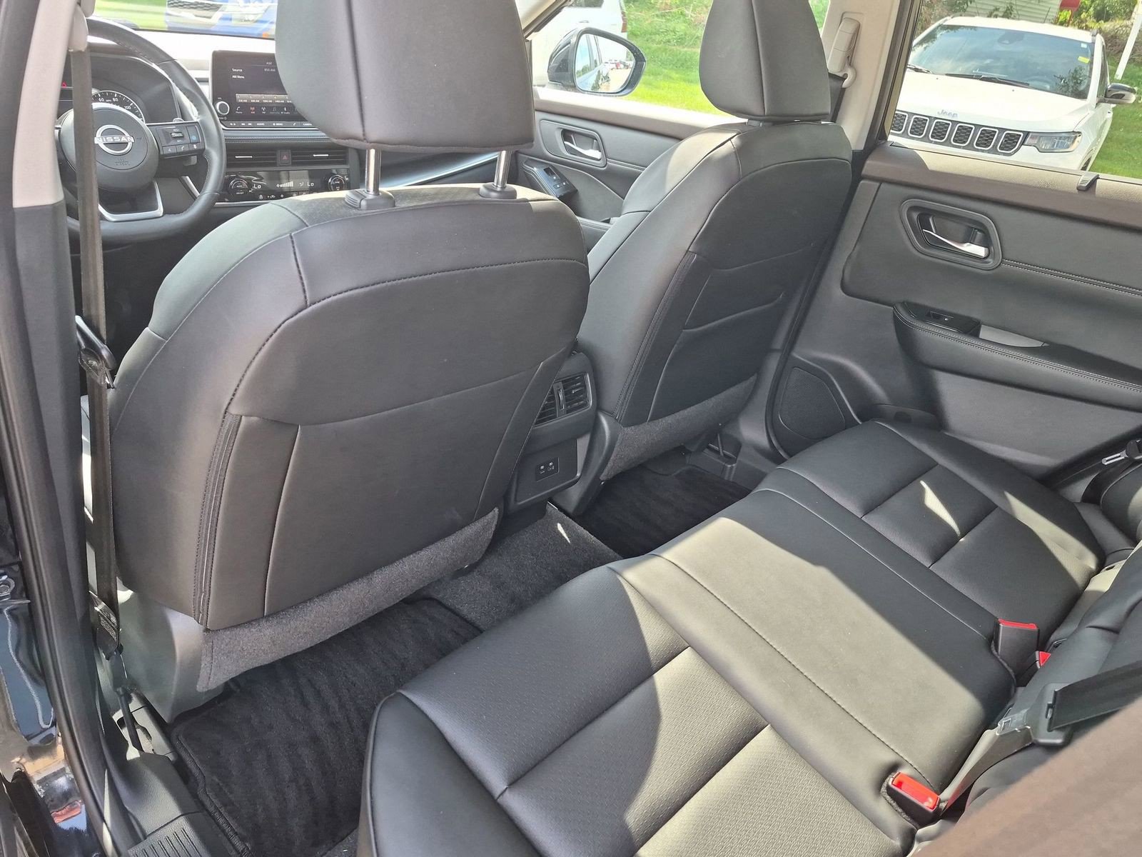 Certified 2023 Nissan Rogue SV w/ SV Premium B Package AWD/4WD image 34